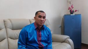 Ketua-DPRD-Bangka-Barat-Badri-baju-biruuu.jpg