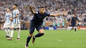 Kylian-Mbappe-cetak-2-gol-ke-gawang-Argentina.jpg