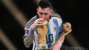 Lionel-Messi-Cium-Trofi-Piala-Dunia-2022-Qatar.jpg
