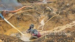 Penambang-timah-ilegal-di-kebun-sawit-bangka-selatan.jpg