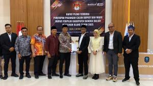 Penyerahan-Fery-Insani-Bupati-Bangka.jpg
