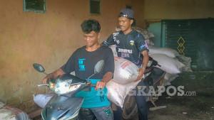 bangka/Petani-bangka-selatan-membelin-pupuk.jpg