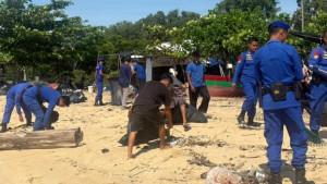 bangka/Polair-Babar-Bersih-Sampah-di-Pantai.jpg