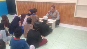 bangka/Polisi-di-Bangka-barat-mengajar-ngaji.jpg