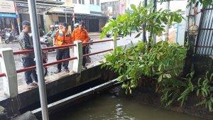 Tim-Sar-cari-bocah-tenggelam-terseret-arus-air-selokan.jpg