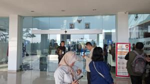 Wartawan-menunggu-Prabowo-di-Bandara.jpg