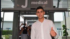 twittercomjuvefcdotcom-cristian-romero-saat-menjalani-tes-medis-di-juventus.jpg