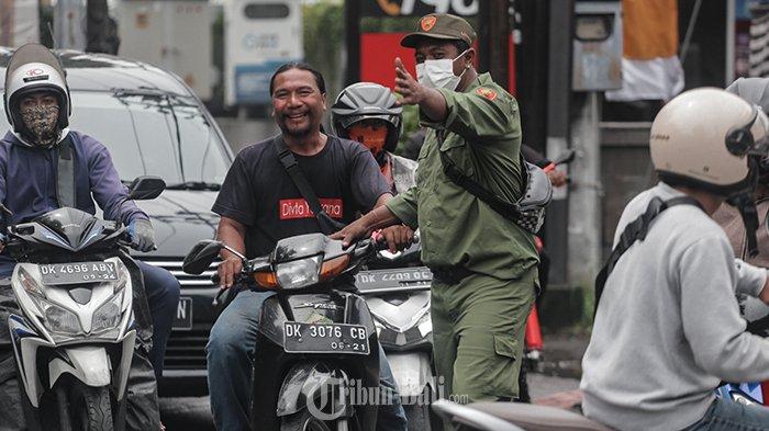 20210823-petugas-melakukan-penyekatan-di-masa-ppkm-di-bali.jpg