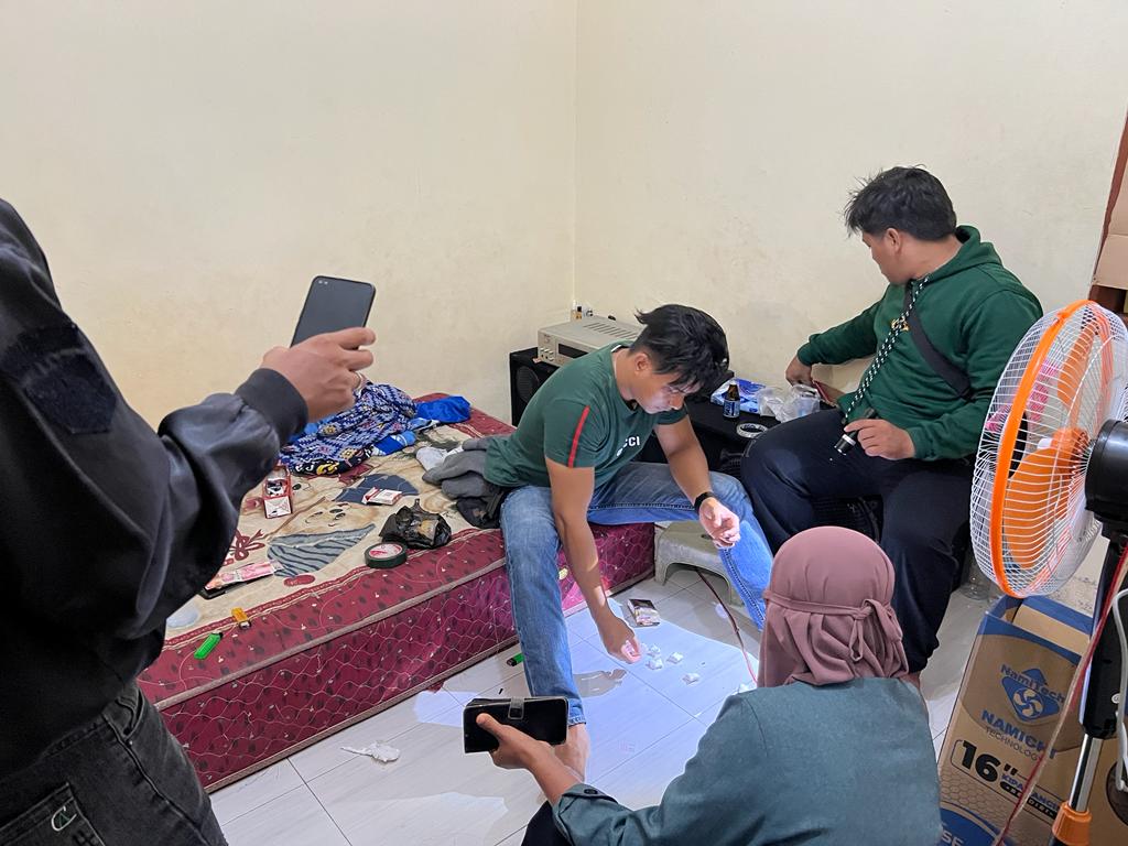Saat Menunggu Pembeli, Pengedar Narkoba Ditangkap Tim Gradak Polres Bangka, Ditemukan 10 Paket Sabu