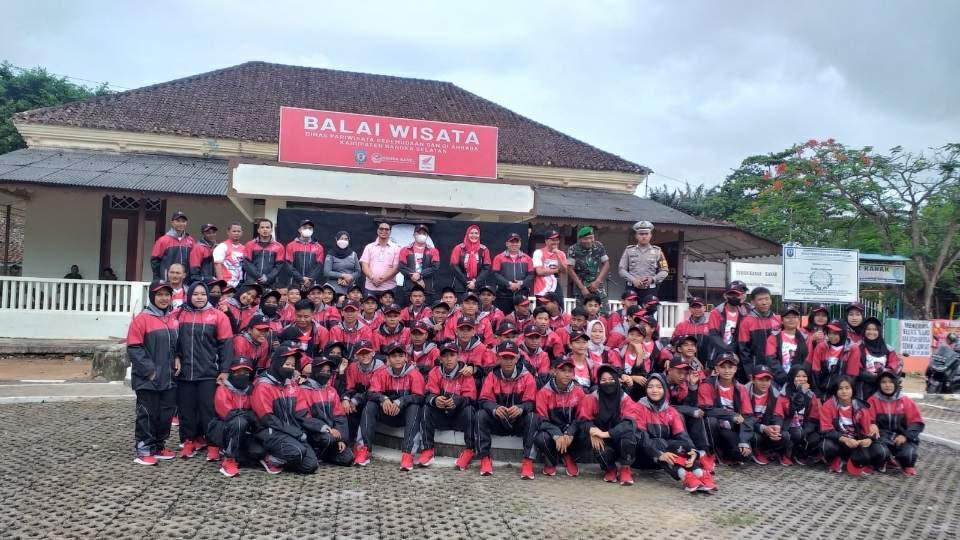 20220716-Wabup-Basel-Debby-Vita-Dewi-Berfoto-Bersama-Atlet-Pelatih-dan-Ofisial.jpg