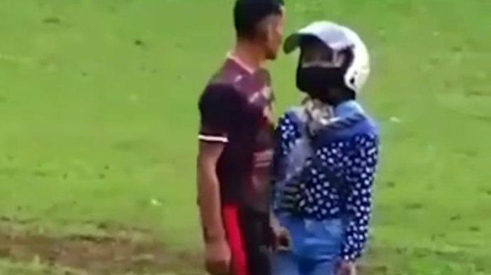 Si Iteung, Wanita Viral Jemput Suami saat Sepakbola: Dia Janji Pulang Sabtu, Tapi Senin Belum Pulang