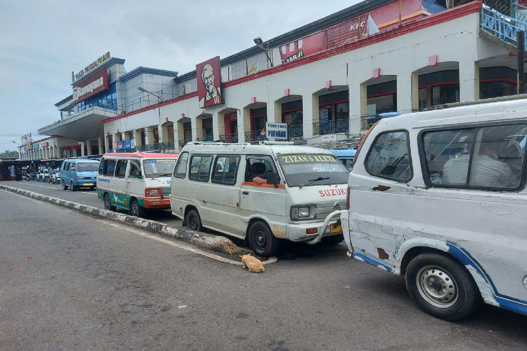 20220904-Setopan-mobil-angkot-di-Kawasan-Ramayana-Pangkalpinang.jpg
