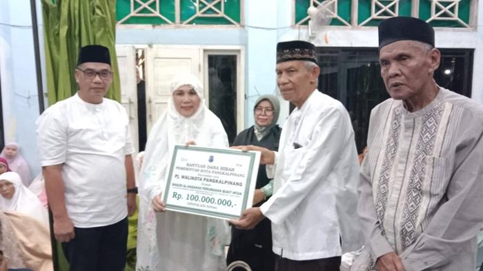 20240321-Penyerahan-dana-hibah-untuk-Masjid-Al-Hasanah-Kelurahan-Bacang.jpg