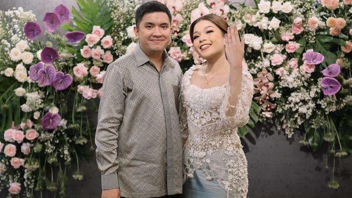 Eski yalangoch tana rasmlari Orta yoshli ayolning mushukining fotosurati