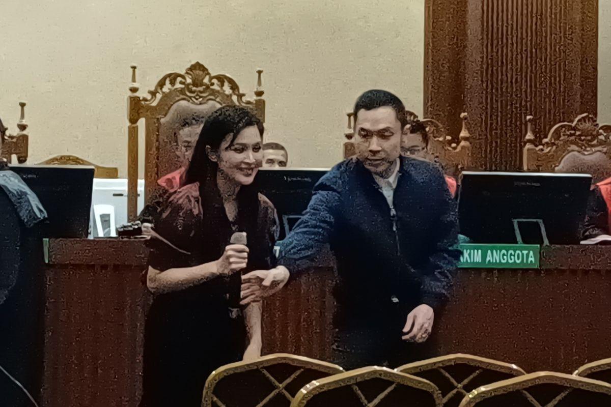 20241224-Harvey-Moeis-dan-Sandra-Dewi-saat-hadir-di-sidang-korupsi-timah.jpg