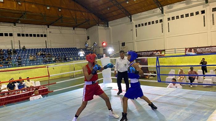 20250911-BABEL-SUPER-FIGHT-Dua-petinju-amatir-saling-berhadapan.jpg
