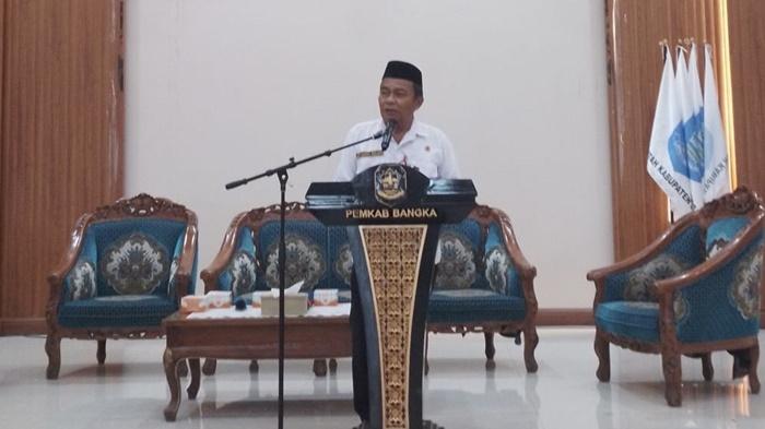 20251120-Plt-Kepala-Dindikpora-Bangka-Boy-Yandra-saat-menutup-pelatihan.jpg