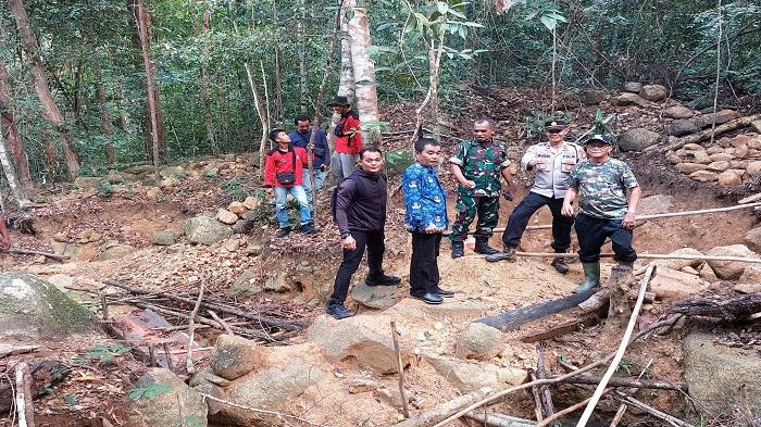 Wabup Bangka Barat Sidak Lokasi Tambang Timah Ilegal di Tahura Bukit Menumbing