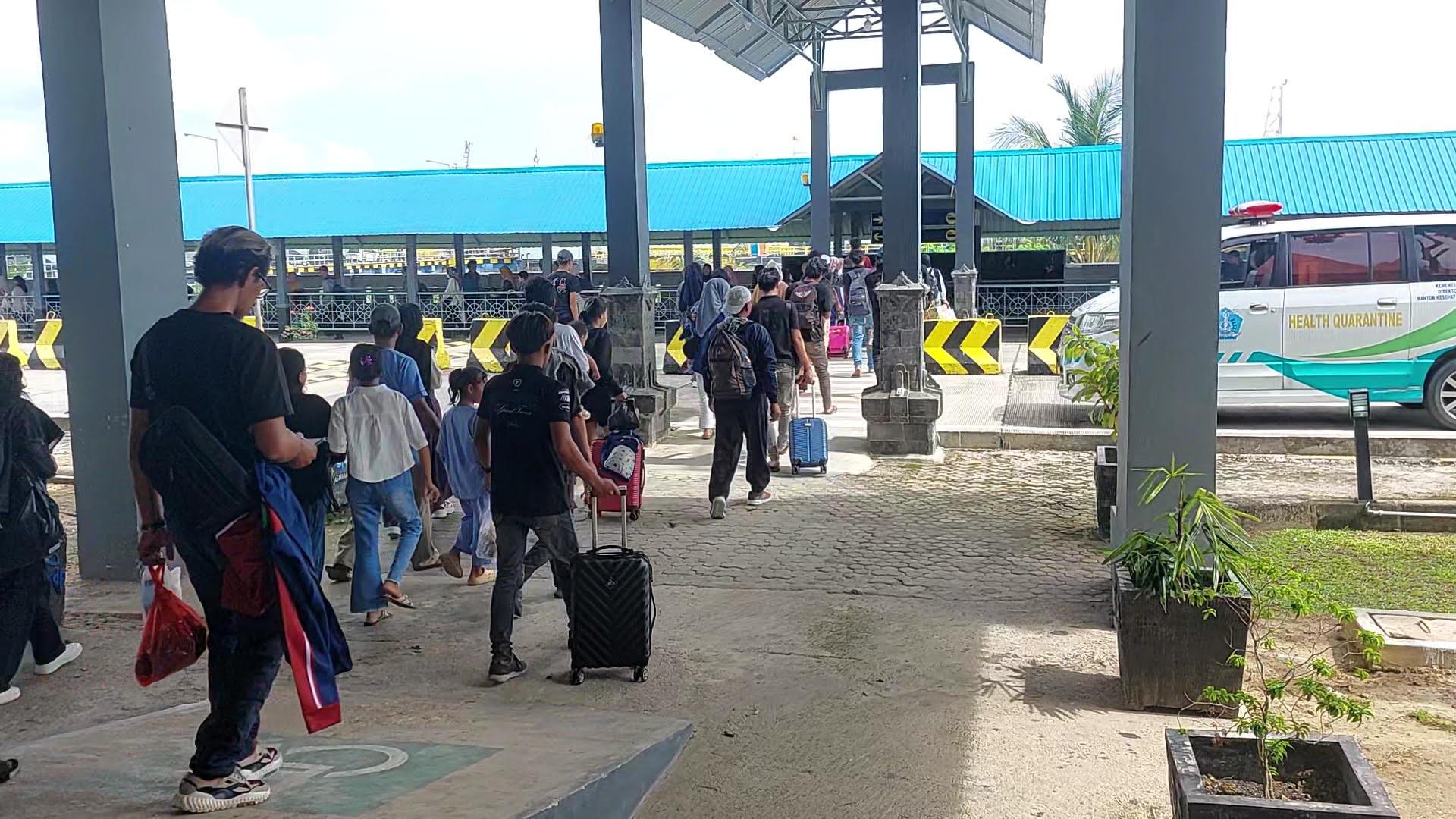 bangka/20251228-mudik-nataru-di-pelabuhan-tanjung-kalian-mentok.jpg