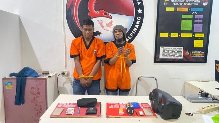 20260117-BARANG-BUKTI-Dua-pengedar-sabu-beserta-barang-bukti-ketika-diamankan.jpg