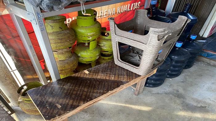 20260121-Tumpukan-gas-LPG-kosong-di-kawasan-pasar-Air-Itam-Pangkalpinang123.jpg