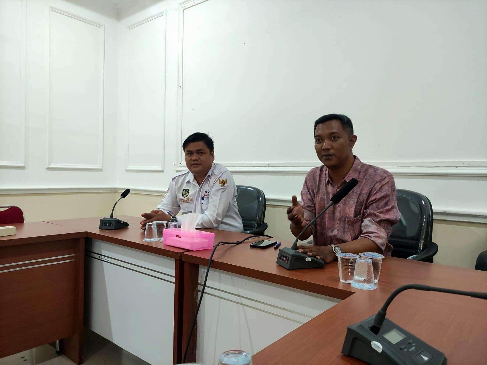 Sinergi Pendidikan dan Sosial, Kades Perlang Minta Mahasiswa KKN Unmuh Mendata Angka Putus Sekolah - Bangkapos.com