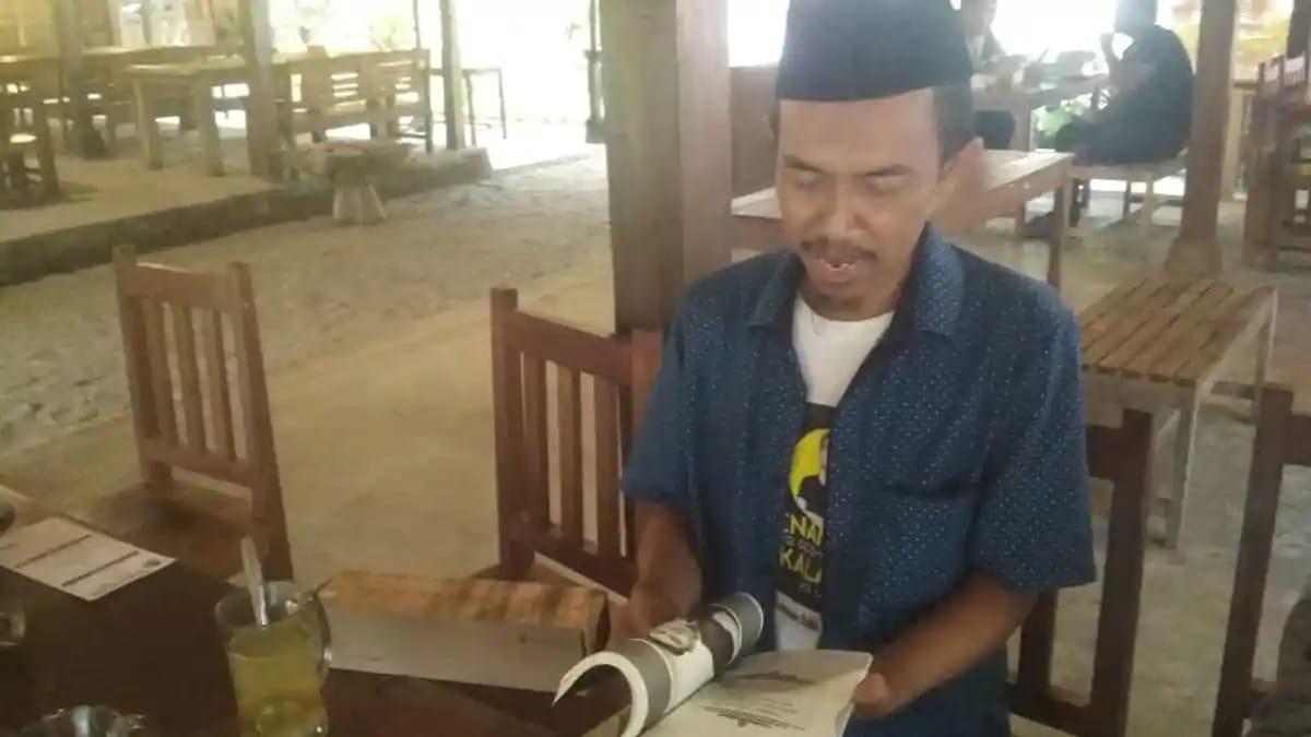Ahmad-Bahar-Penulis-buku.jpg