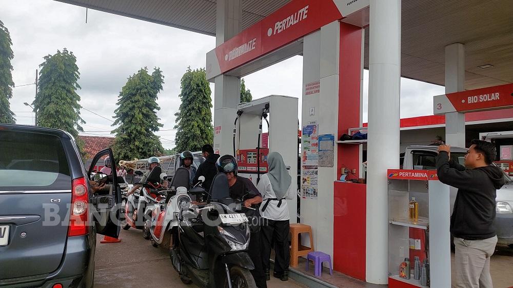 Antrean-BBM-di-SPBU-Bangka-Selatan.jpg