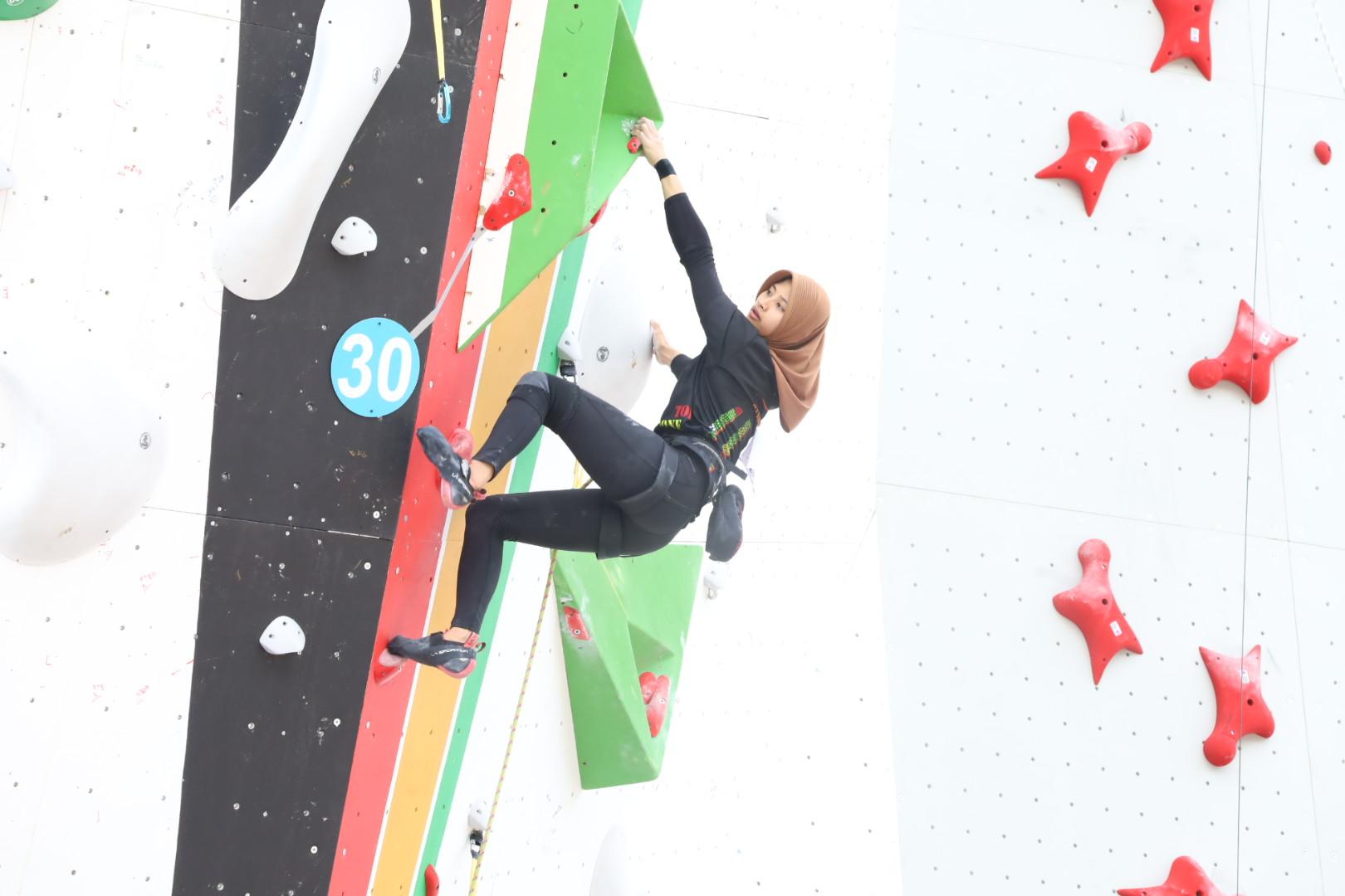 Atlet-panjat-tebing-Nur-Diatul-Jannah.jpg