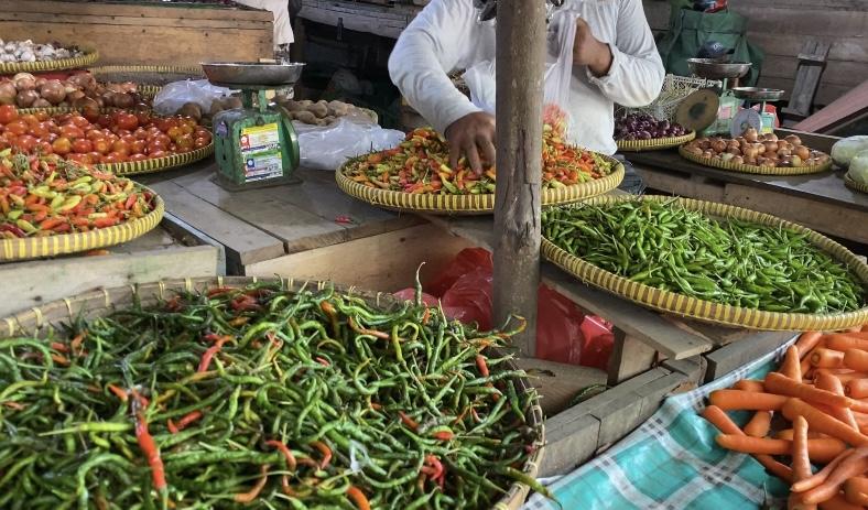 Harga Cabai di Pasar Mentok Rp70 Ribu per Kg, Stok Menumpuk Akibat Daya Beli Masyarakat Menurun - Bangkapos.com