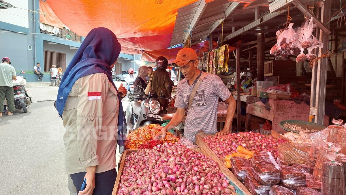 bangka/Cek-bahan-pokok-di-pasar-toboali-basel.jpg