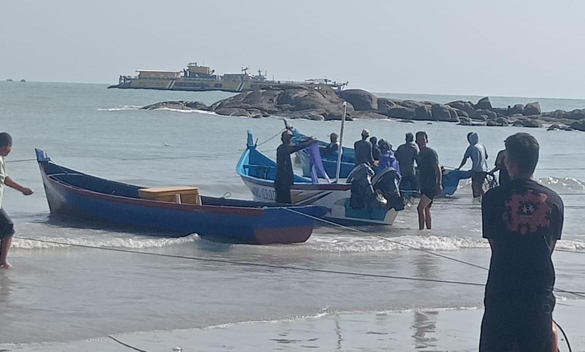 Kapal Alami Mati Mesin, Kontek Nelayan Sungailiat Ditemukan Selamat Terombang Ambing di Laut - Bangkapos.com