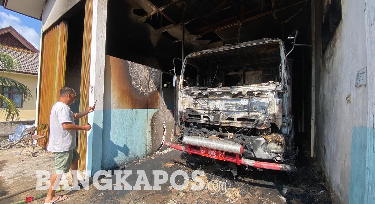 BREAKING NEWS - Mobil Damkar Pemkab Bangka Barat Hangus Terbakar di Garasi - Bangkapos.com