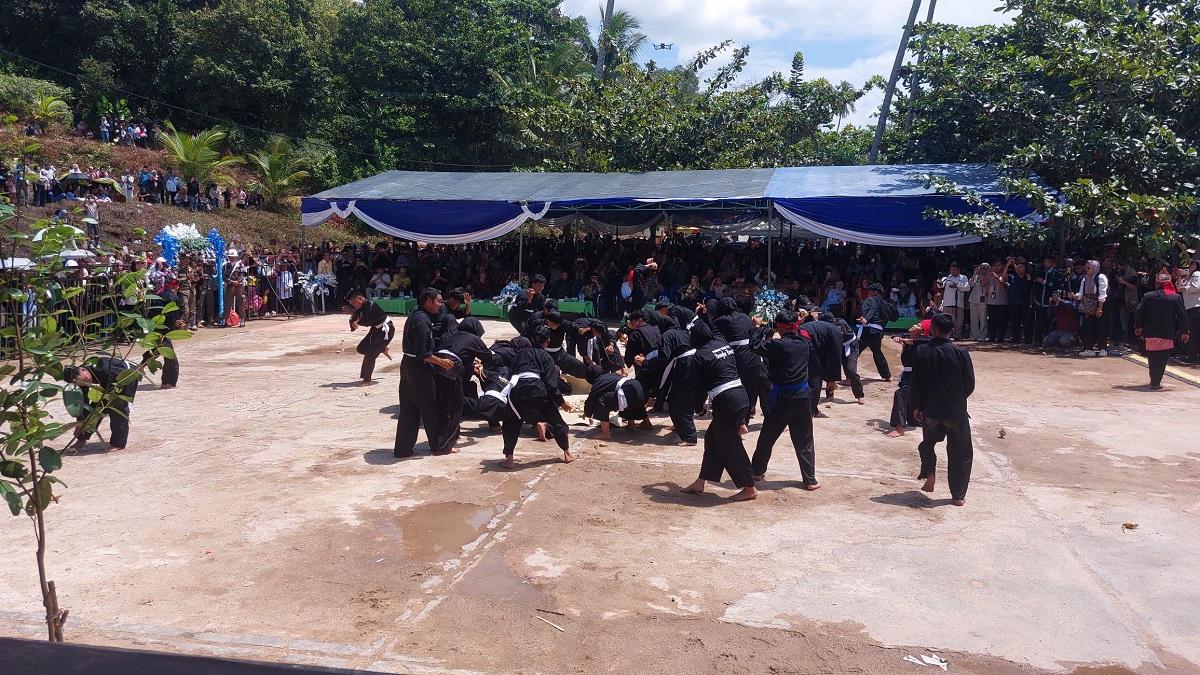 Semarak Tradisi Perang Ketupat di Tempilang Bangka Barat, Tradisi Leluhur yang Harus Dilestarikan