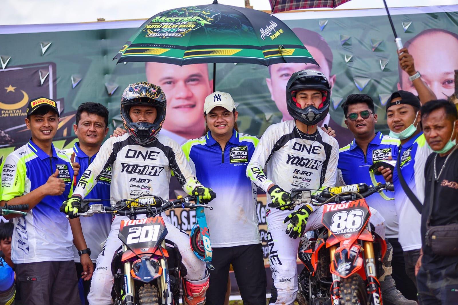 Tim Yogi HY RJRT Borong Juara Umum Raih Hadiah Mobil di Grasstrack Milad Ke-28 PBB Championship 2026 - Bangkapos.com