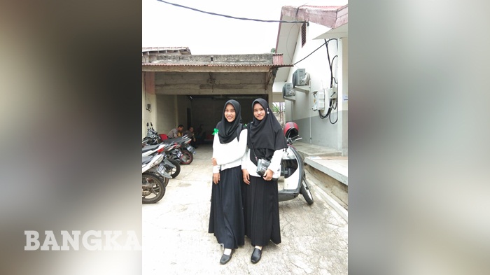 dina-saat-selesai-tes-cpns-bersama-temannya.jpg