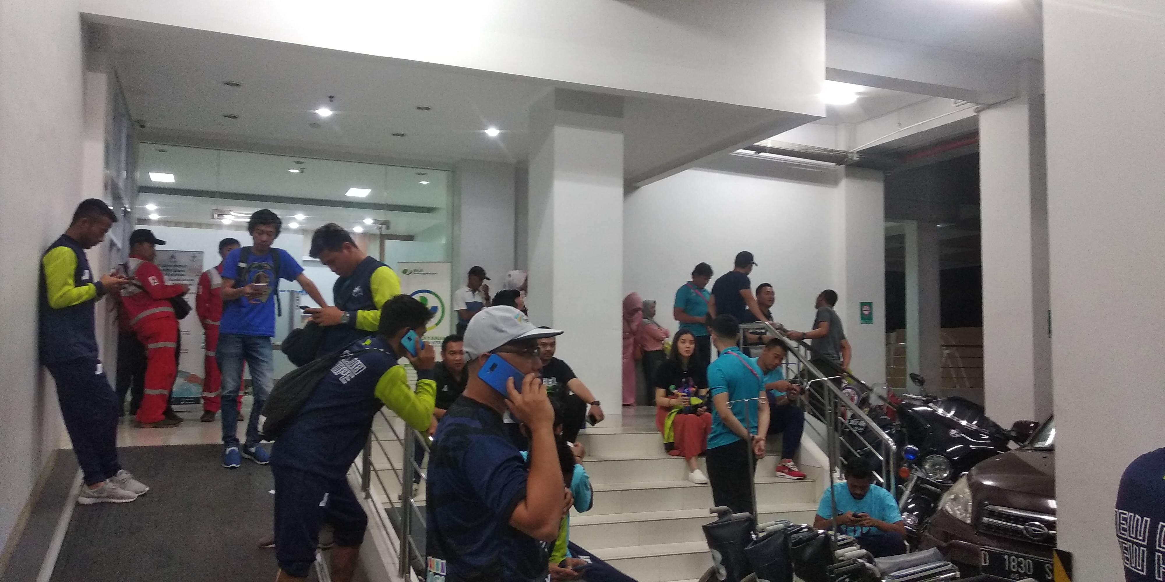 manajemen-babel-united-fc-menjenguk-rian-miziar-di-rumah-sakit-halmahera.jpg