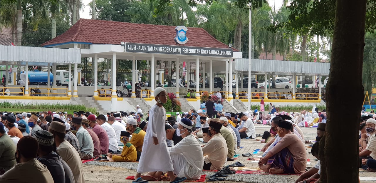 umat-muslim-di-pangkalpinang-melaksanakan-salat-ied-idul-adha-1441-hijriah.jpg