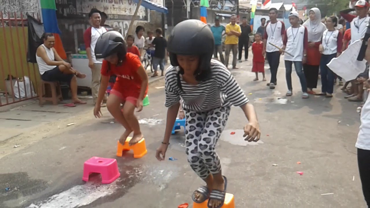 8 Lomba 17 Agustus yang Lucu, Kreatif dan Anti Mainstream, Balap Bangku Pakai Helm hingga Merangkak