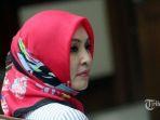 20220303-angelina-sondakh-saat-menjalani-persidangan.jpg