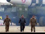 20220329-pemimpin-korea-utara-kim-jong-un-berjalan-dengan-gaya-keren.jpg