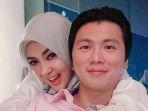 20220419-Syahrini-dan-Reino-Barack.jpg