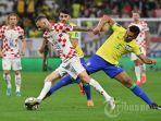 20221213-gelandang-Timnas-Kroasia-Marcelo-Brozovic-duel-lawan-pemain-Brasil.jpg