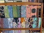 202221030-Berbagai-kain-dari-Batik-Kampung-Katak-di-Galeri-Kampung-Katak.jpg