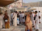 20230111_Antrean-jemaah-yang-ingin-mandi-menggunakan-air-zamzam-di-Arab-Saudi.jpg