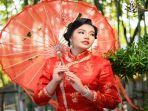 20230112-Perempuan-Tionghoa-mengenakan-baju-cheongsam.jpg