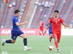 20230504_Pemain-Timnas-Indonesia-U22-Marselino-ferdinan-saat-berebut-bola-dengan-pemain-Filipina.jpg