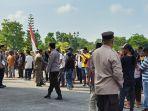 20230530-aksi-massa-di-kantor-bupati.jpg
