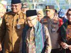 20240530-Kedatangan-Wakil-Presiden-RI-Ma-ruf-Amin-di-bumi-serumpun-sebalai-Bangka.jpg<pf>20240530-GM-PLN-Babel-Mohammad-Munief-Budiman-mendatangi-tim-PLN.jpg<pf>20240530-Tim-PLN-UIW-Babel-mengikuti-Apel-gelar-pasukan-siaga.jpg<pf>20240530-GM-PLN-UIW-Babel-Mohammad-Munief-Budiman-rombi-biru12.jpg<pf>20240530-Senior-Manager-Teknik-PLN-Babel-Dicky-Hiwardi-dua-dari-kiri.jpg