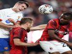20240806_Duel-pemain-Barcelona-dan-AC-Milan.jpg
